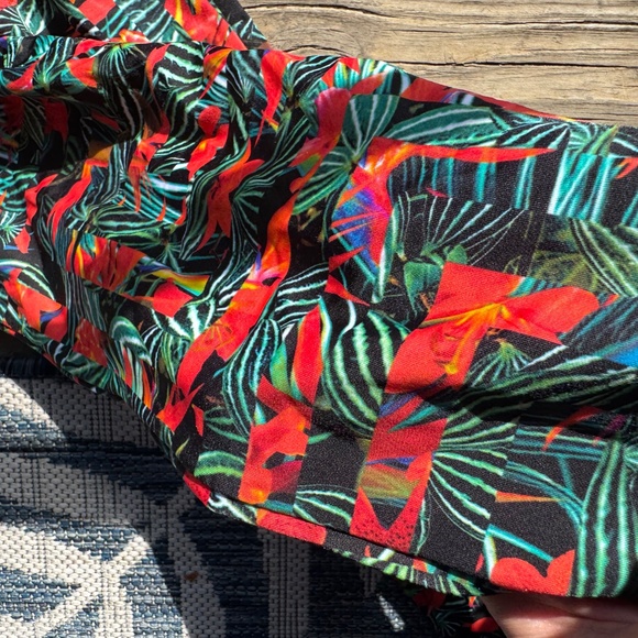 Calvin Klein Performance Tropical Print Leggings – Size M - Picture 4 of 5